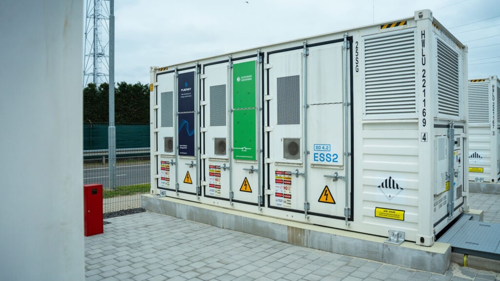 Kontejnerové batériové úložisko ESS – súčasť najväčšieho batériového projektu na Slovensku, realizovaného Slovenskými elektrárňami – energetickými službami v spolupráci s technologickým partnerom FUERGY
